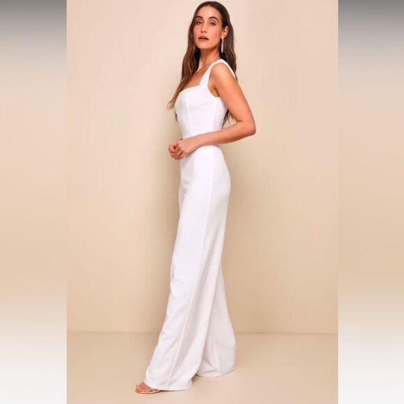 Lulus Enticing Endeavors White Jumpsuit size M in the color white NWT - Picture 6 of 10
